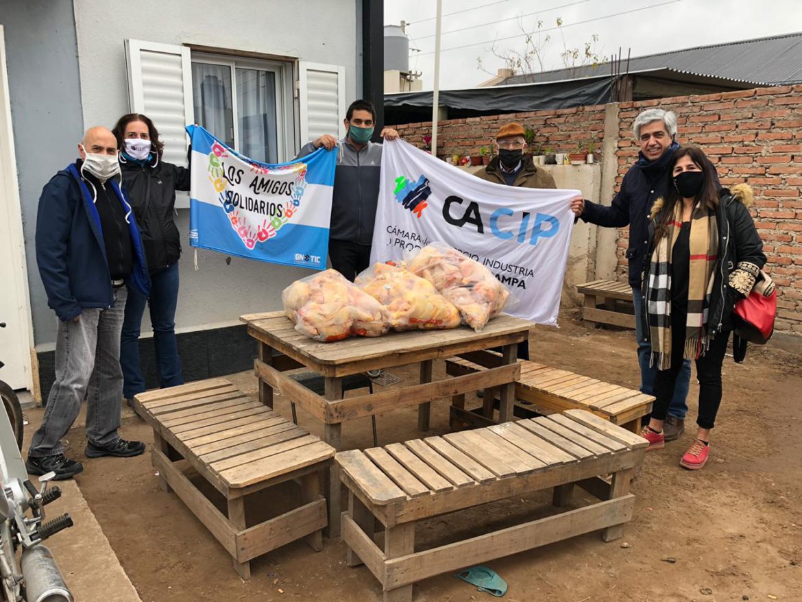 Cámara de Comercio hizo colecta y donación a comedores y merenderos santarroseños