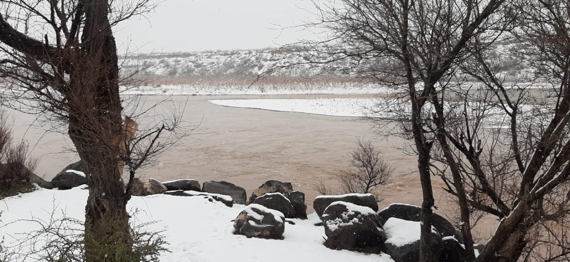 25 de Mayo: es histórica la nevada y acá están las fotos del río Colorado