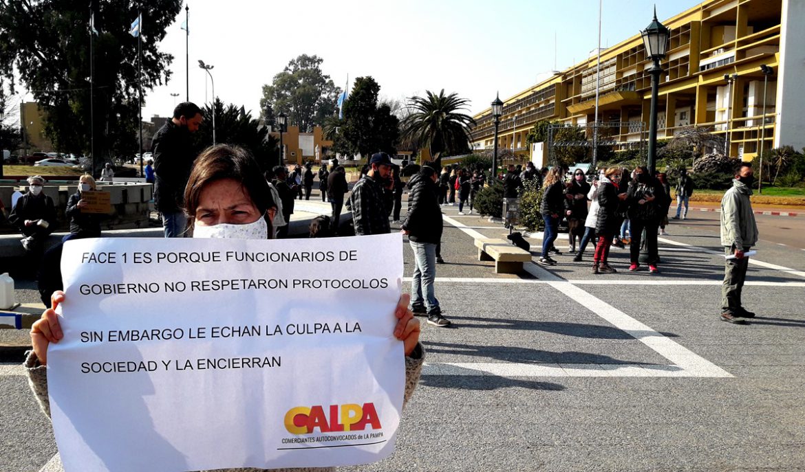 Comerciantes volvieron a marchar y se mostraron con algunos opositores