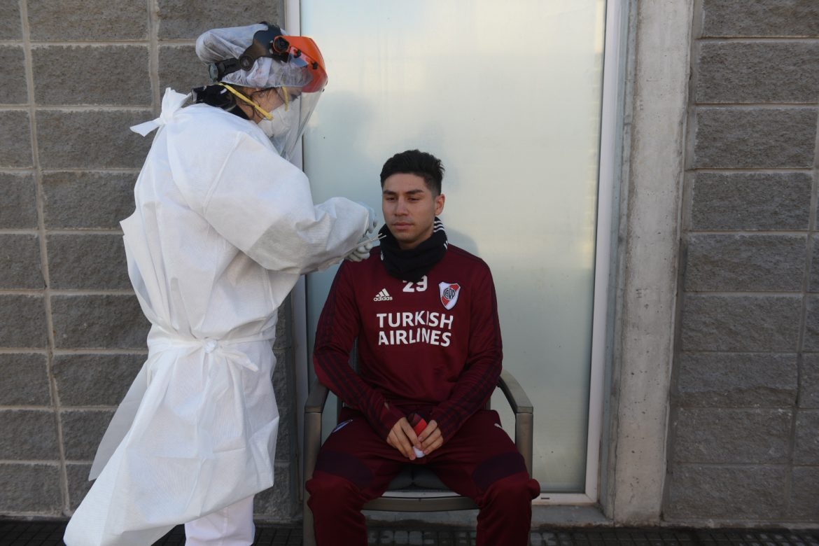 El lateral derecho de River Gonzalo Montiel dio positivo en el test de coronavirus