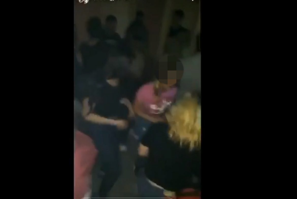 Pico: soldados del regimiento, en una fiesta clandestina