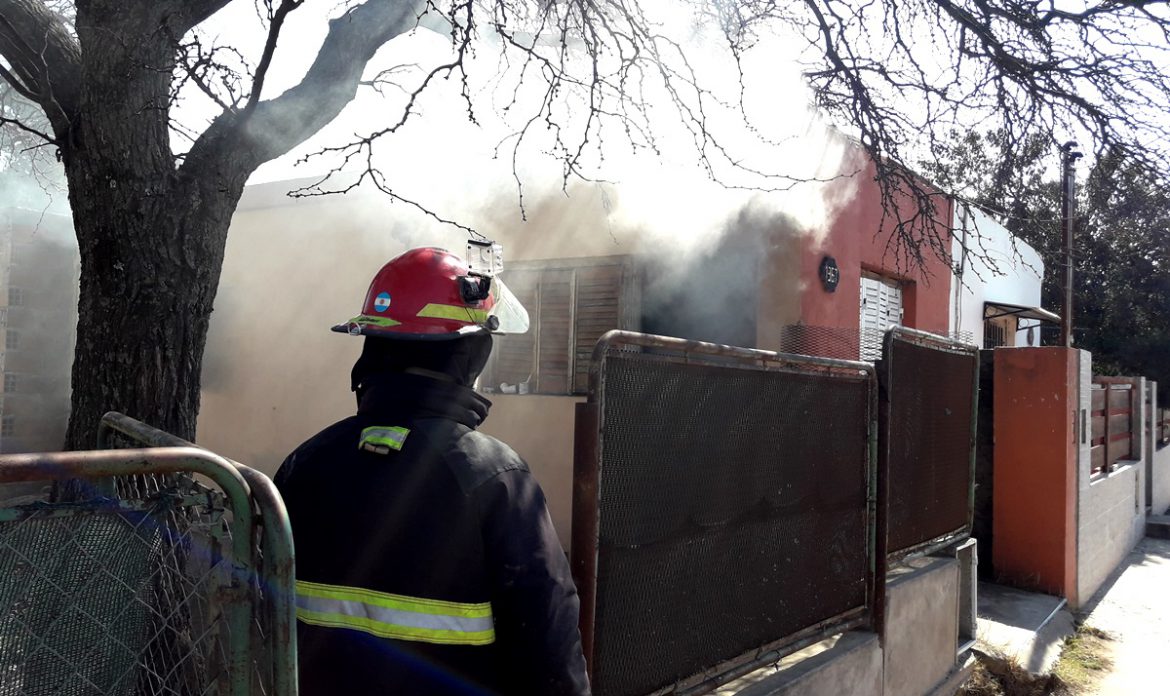 Se incendió una vivienda en Santa Rosa