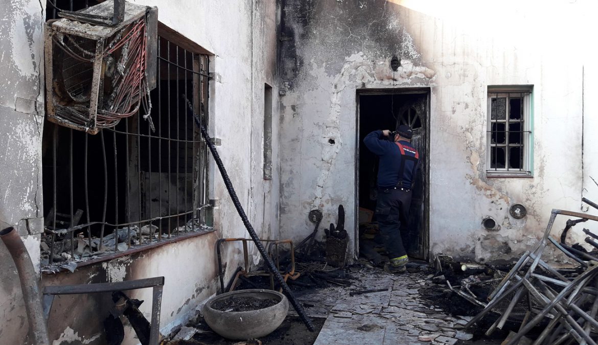 La Policía detuvo a dos acusados de incendiar la tapicería en Santa Rosa