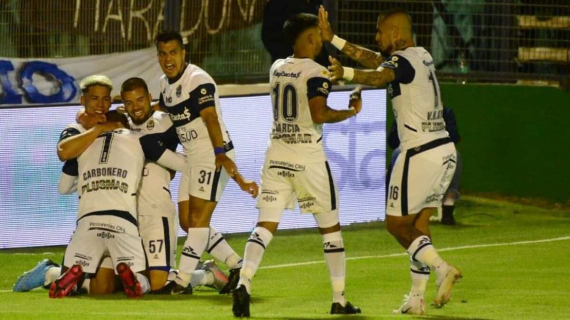 Gimnasia le regaló una goleada a Maradona en el día de su cumpleaños 60