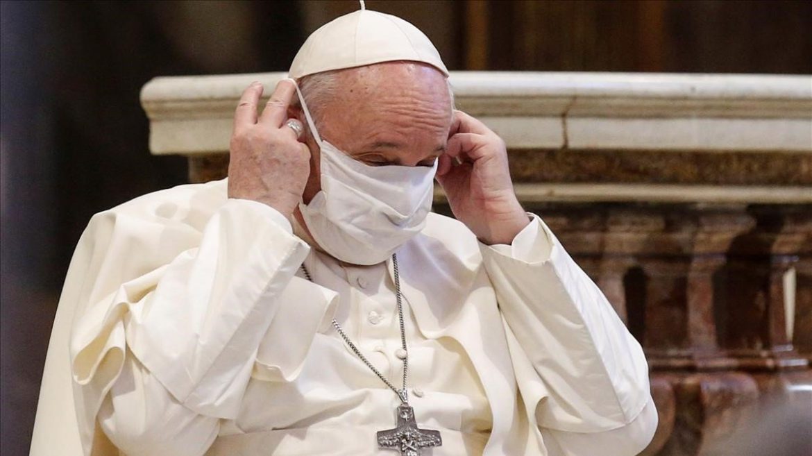 Francisco fue vacunado contra el coronavirus en el Vaticano