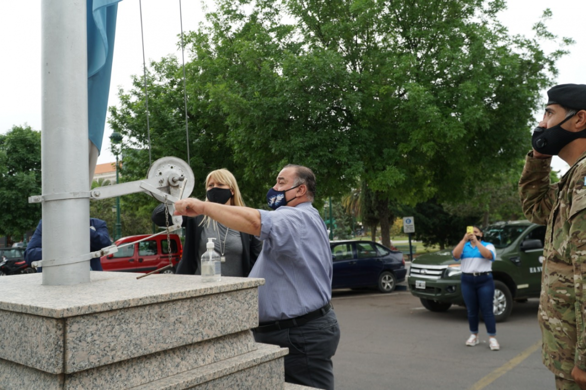 Conmemoraron el bicentenario del izamiento de la bandera argentina en Malvinas
