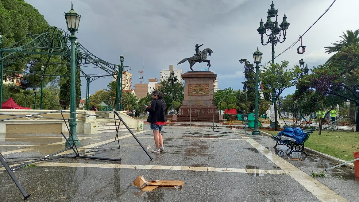 La Feria del Regalo, luego de los destrozos por el viento, se inicia este domingo
