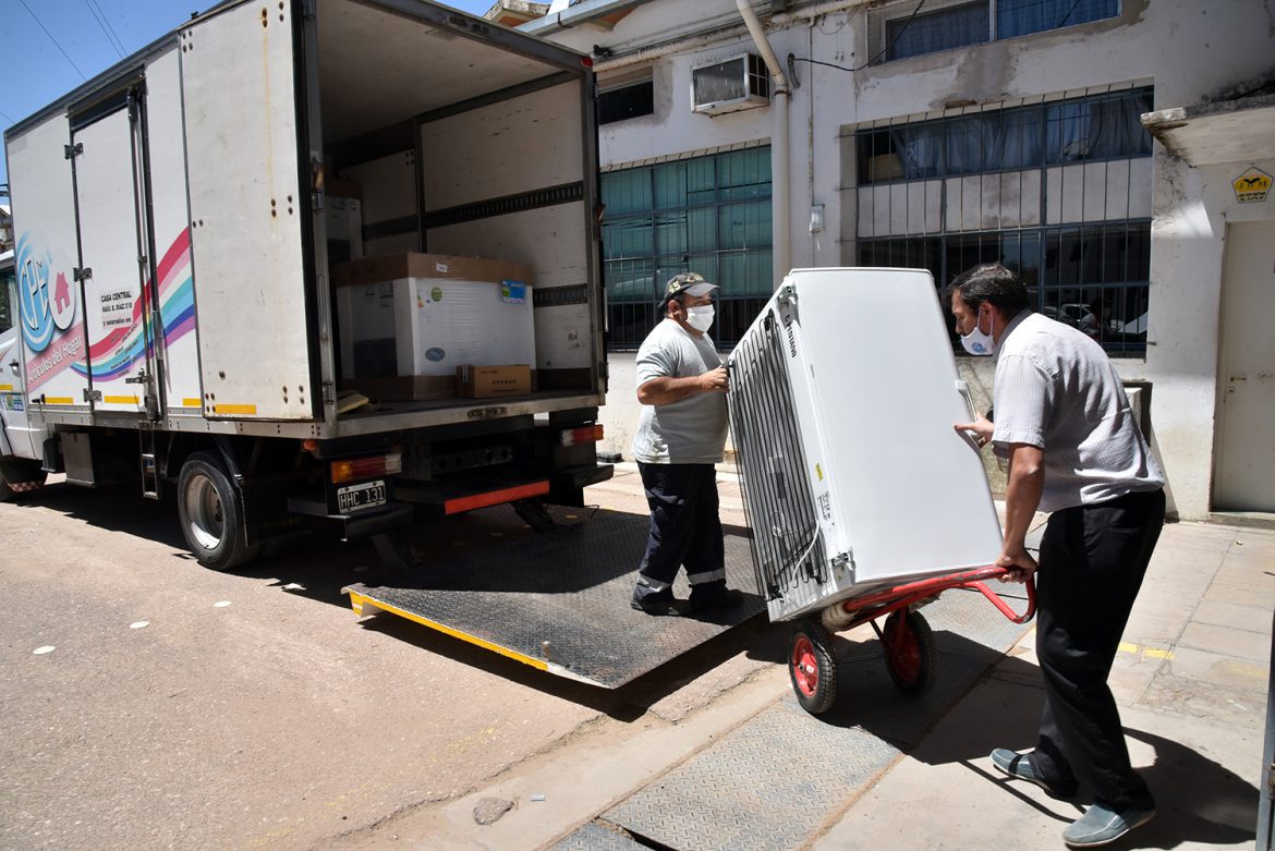 Llegó el primer ultrafreezer para almacenar vacunas para covid a -70°C