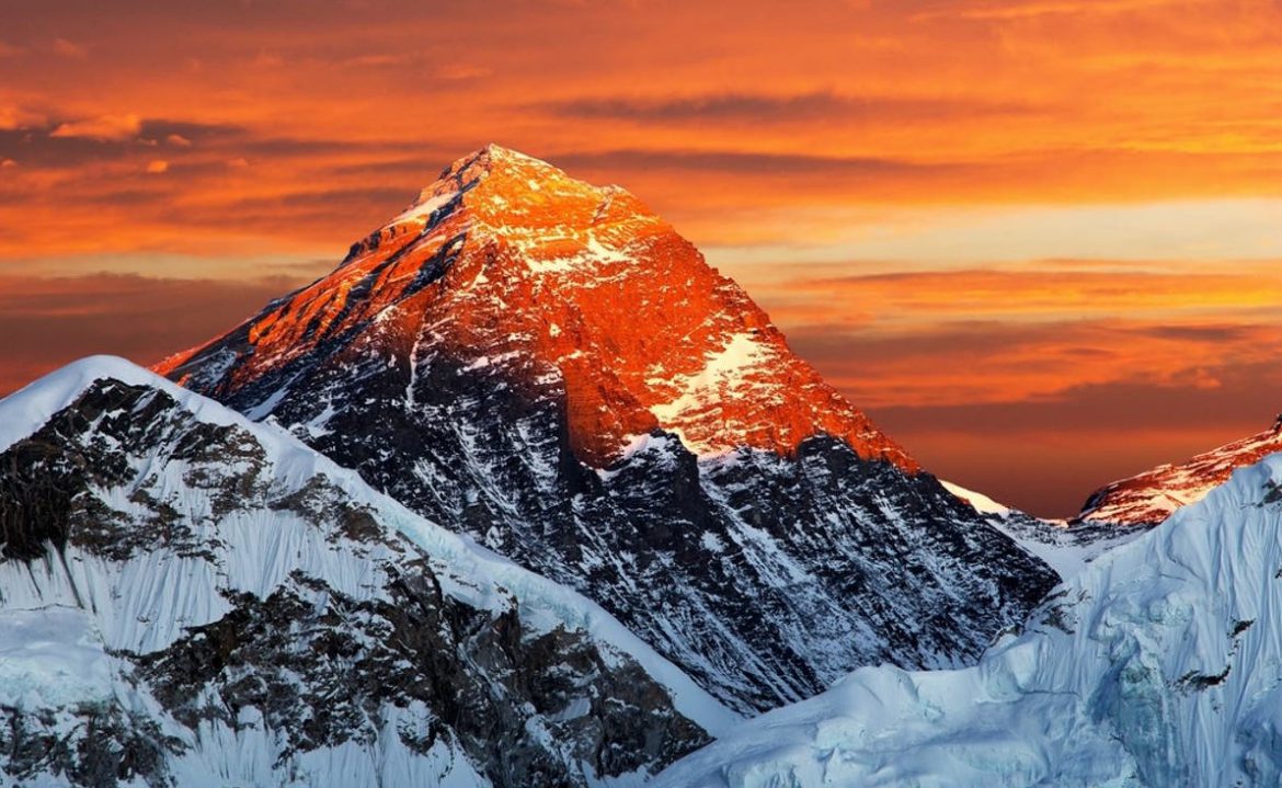 Mueren 5 turistas mexicanos y un piloto nepalí en un accidente de helicóptero cerca del Everest