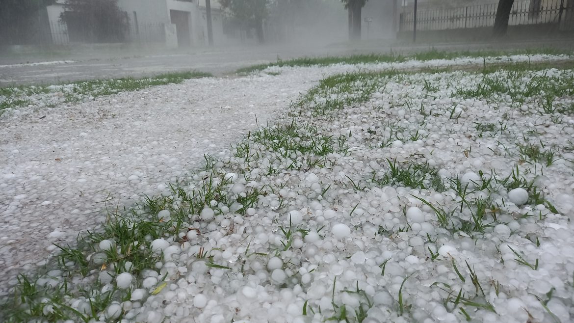 Impresionante caída de piedra y lluvia en Santa Rosa y Toay: se inundaron casas