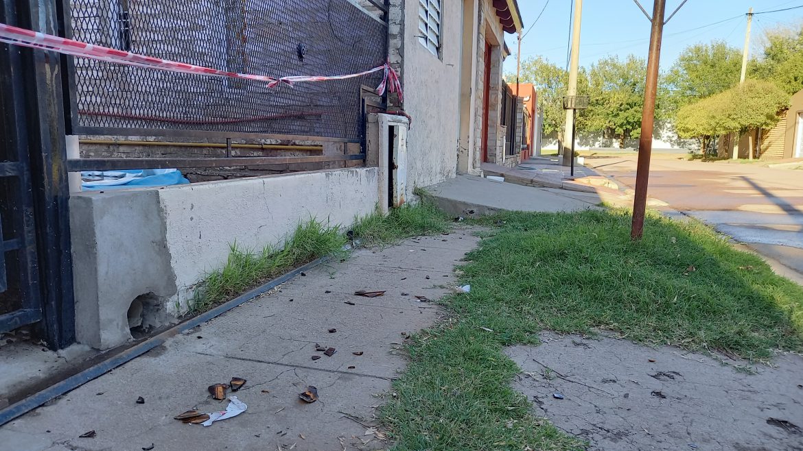 Un hombre grave al recibir tres balazos en el barrio Aeropuerto