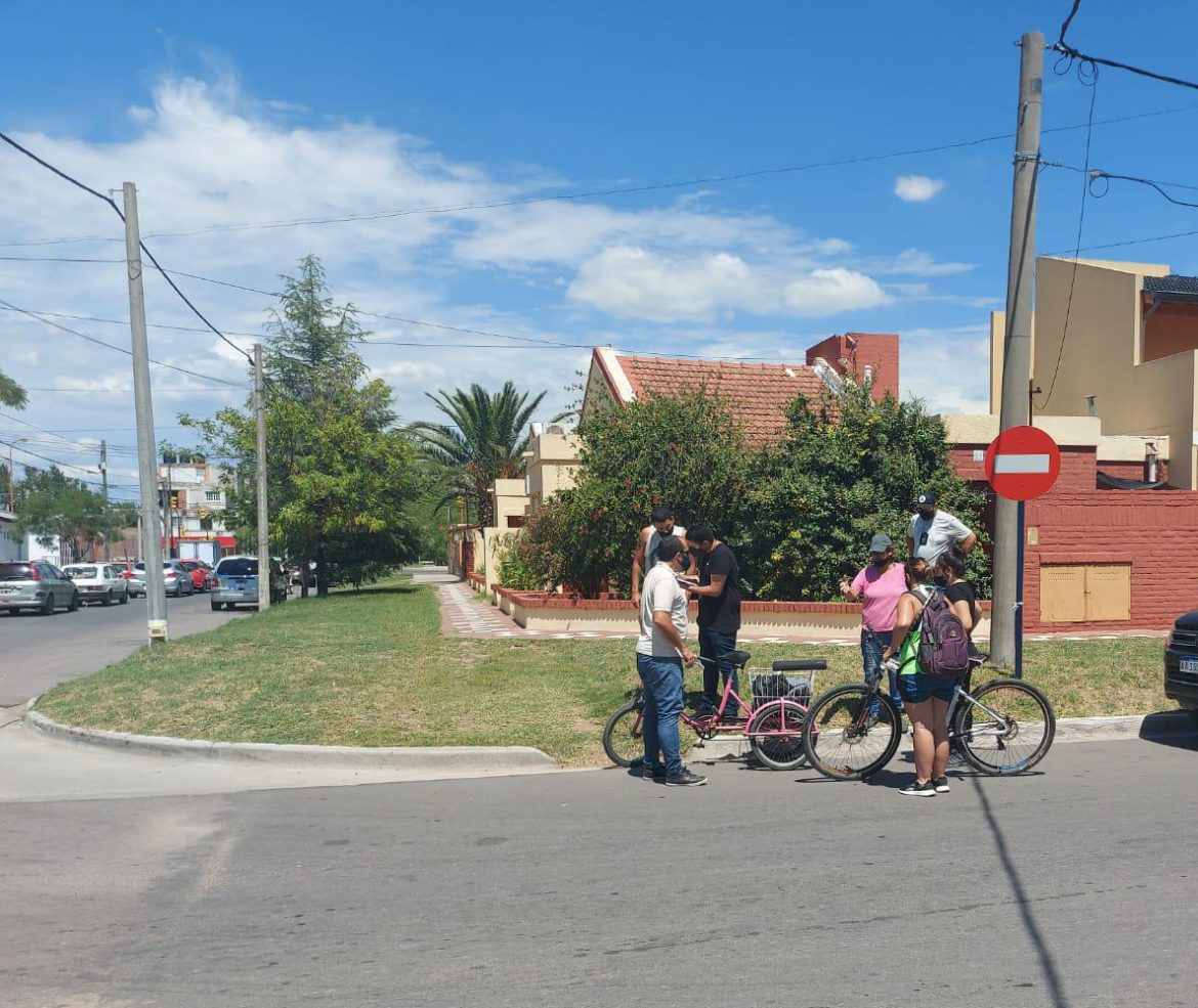 Quedó filmada: una empleada se llevó 14 mil dólares de una casa de Santa Rosa