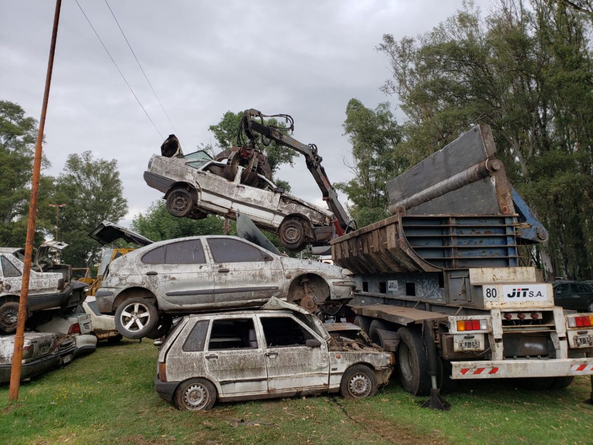 El STJ y el municipio de Santa Rosa firmaron convenio para compactar vehículos: lo recaudado irá a entidades de bien público