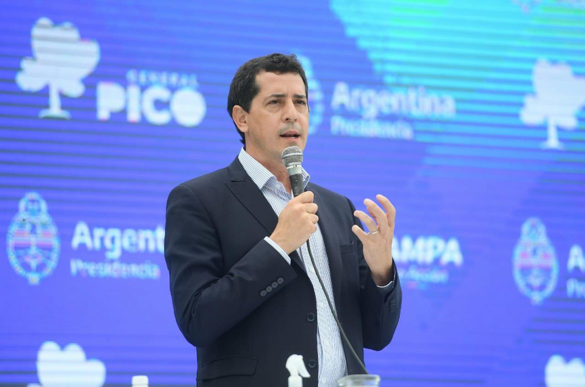 Wado de Pedro llega a La Pampa y firma convenio por $2.300 millones para el déficit previsional