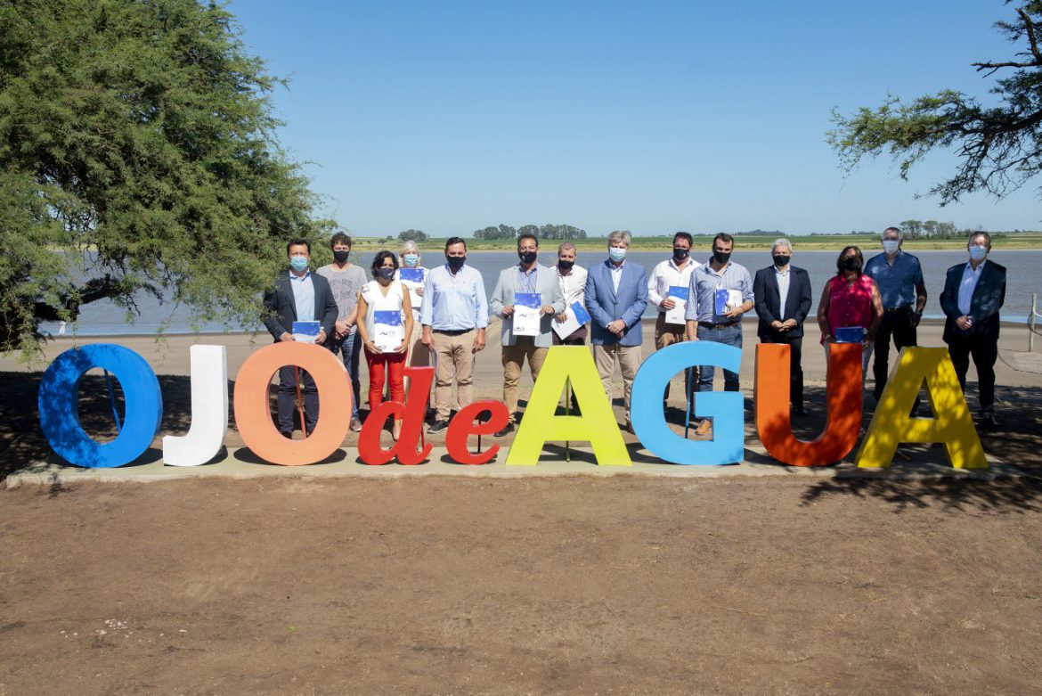 Ziliotto firmó convenios con 10 intendentes para construir viviendas