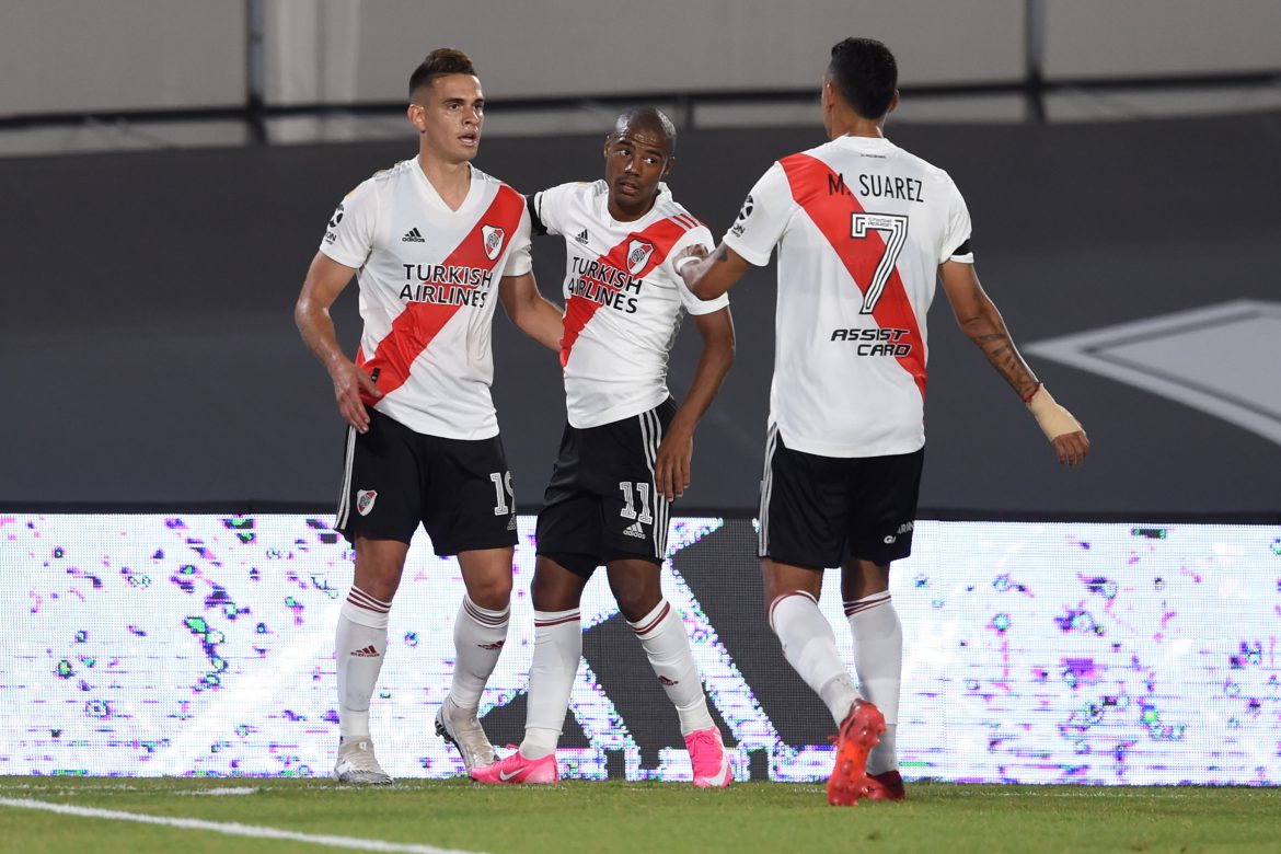 River estrenó césped con una goleada sobre Rosario Central