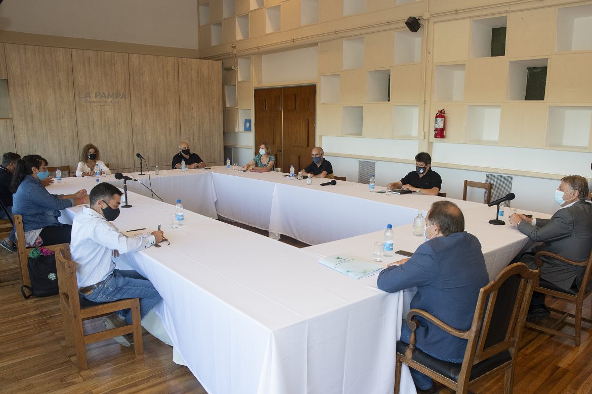 La Intersindical pidió reunión al gobernador para cerrar la pauta salarial de 2021 y hablar del bono