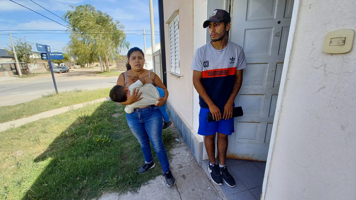 Una pareja ocupó una casa abandonada en el barrio Nelson Mandela