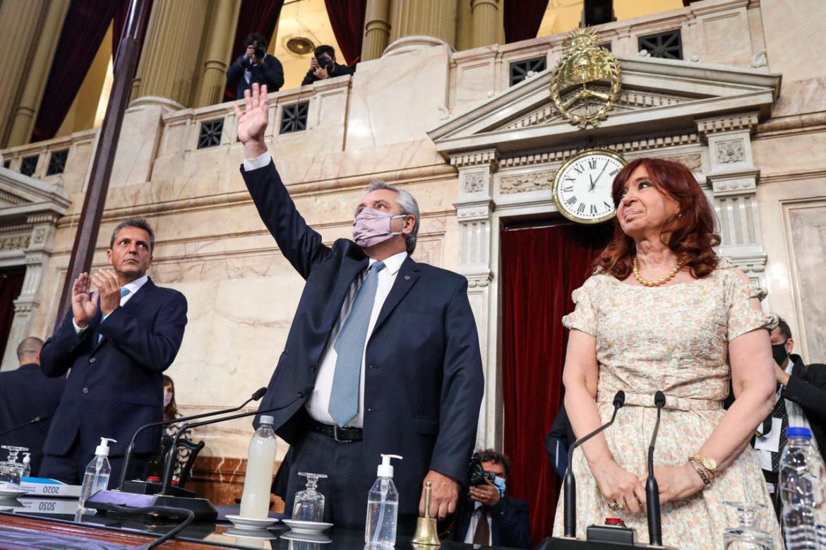 El presidente enviará un proyecto para “desdolarizar” las tarifas de servicios públicos