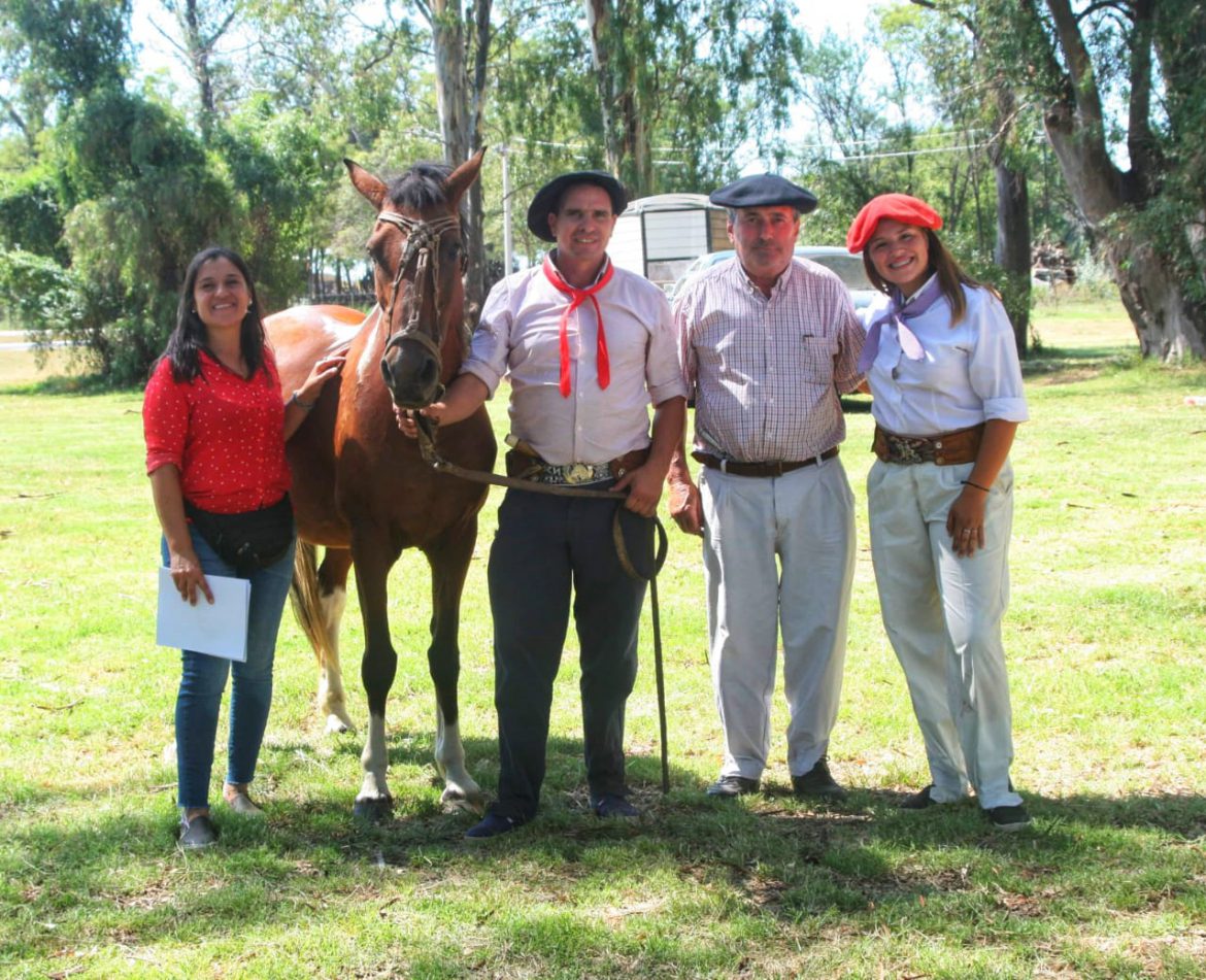 De Catriló a Relmo: una cabalgata y una donación de un vecino a un centro de equinoterapia