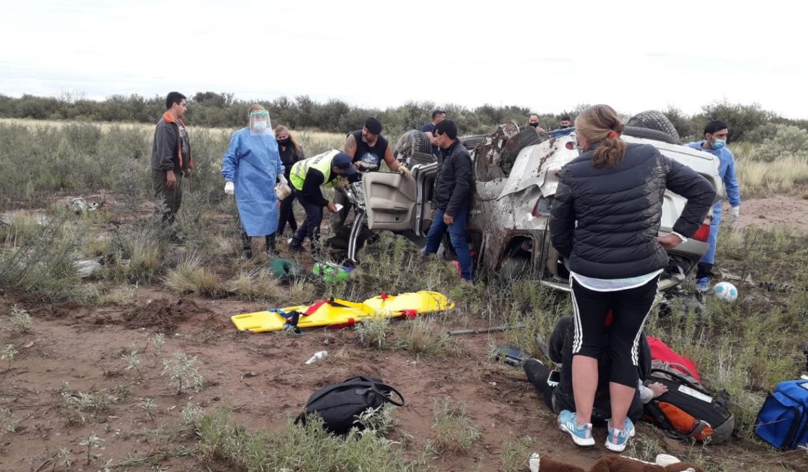 Derrape, choque y vuelco: murió una mujer en la ruta 20