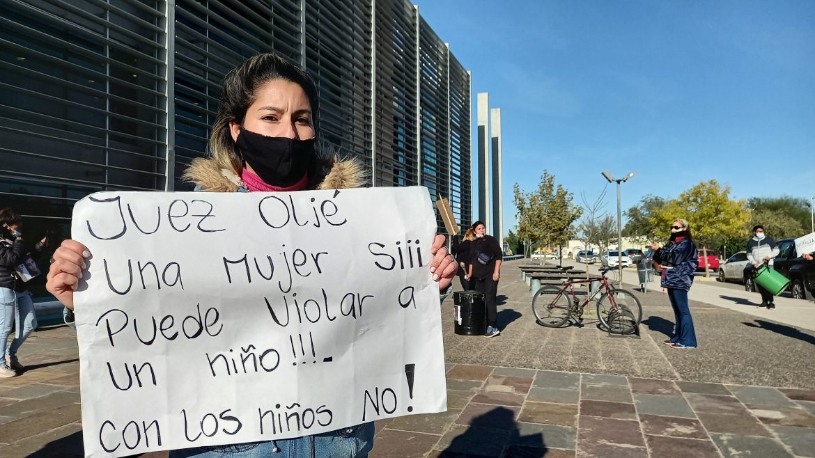 La madre de tres nenes pide que le aumenten la pena a la niñera por abuso