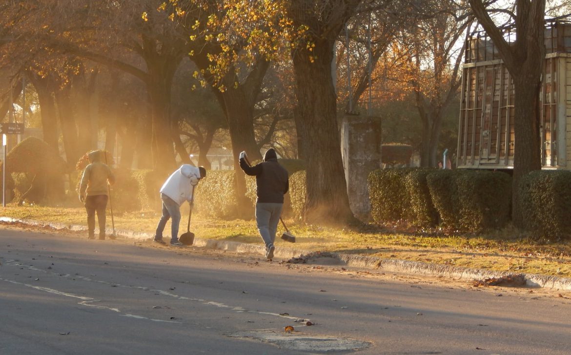 Castex: revocan medidas cautelares para reincorporar a municipales
