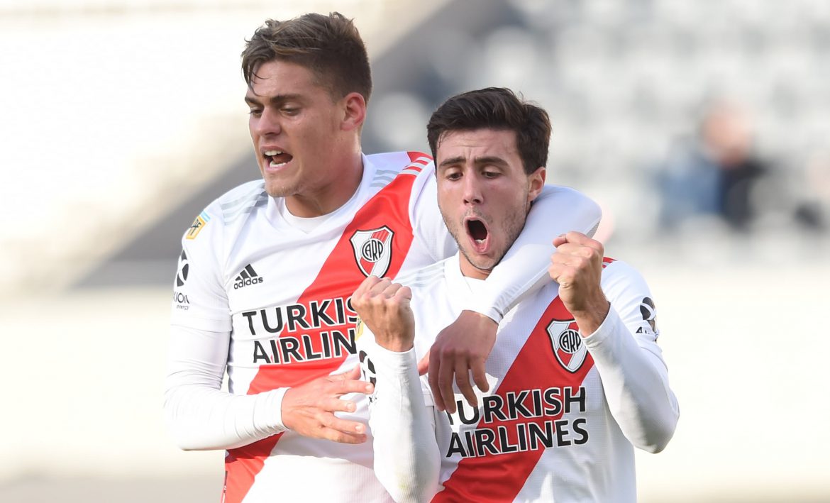 River goleó 4-1 a Aldosivi y hay superclásico