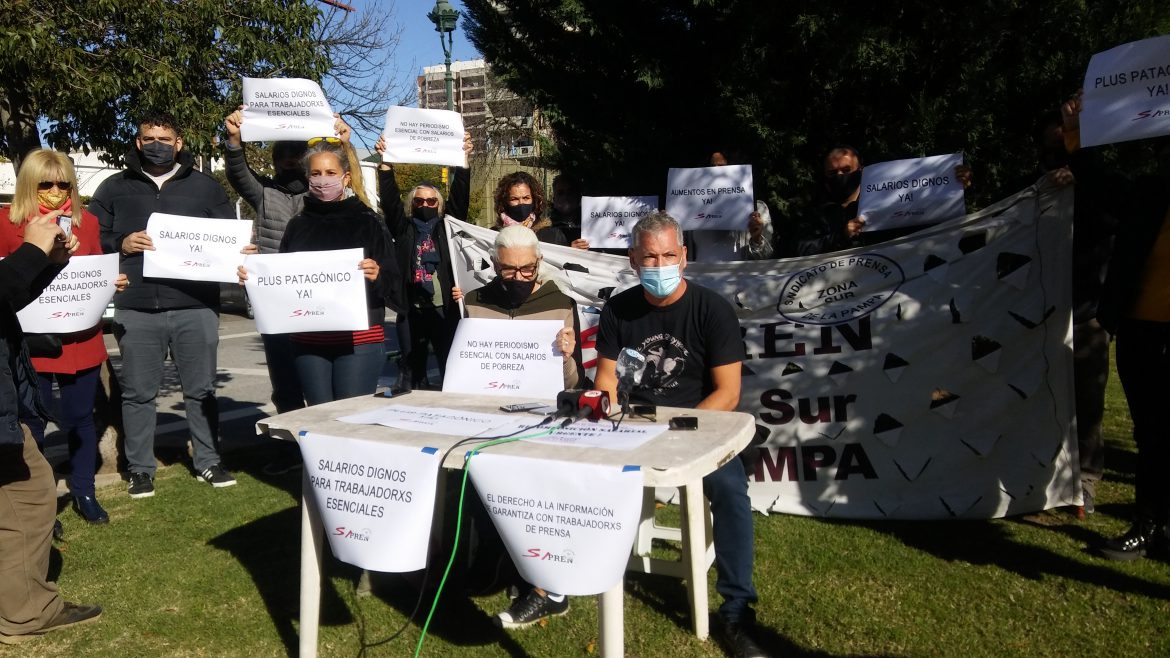 Trabajadores de prensa reclaman mejora salarial: “Arriesgamos nuestras vidas por un salario miserable”
