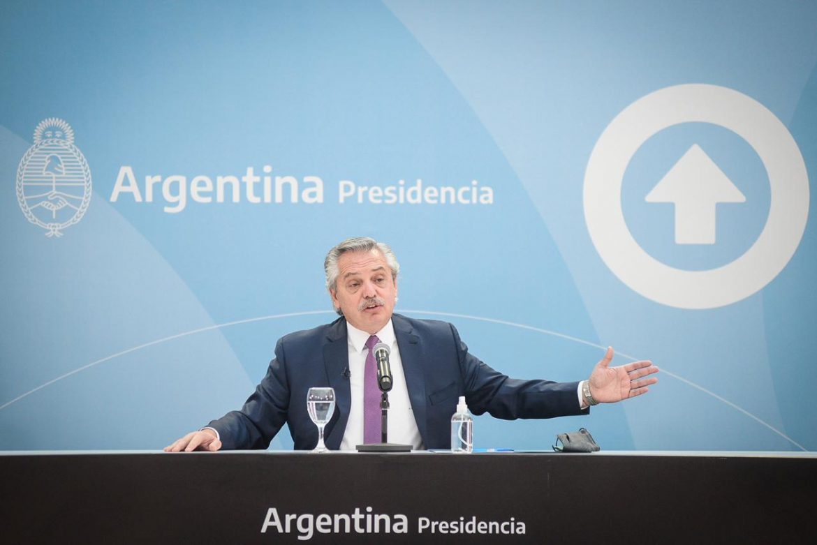 El presidente inaugura obras, presenta programa para la cultura y toma juramento a nuevos ministros