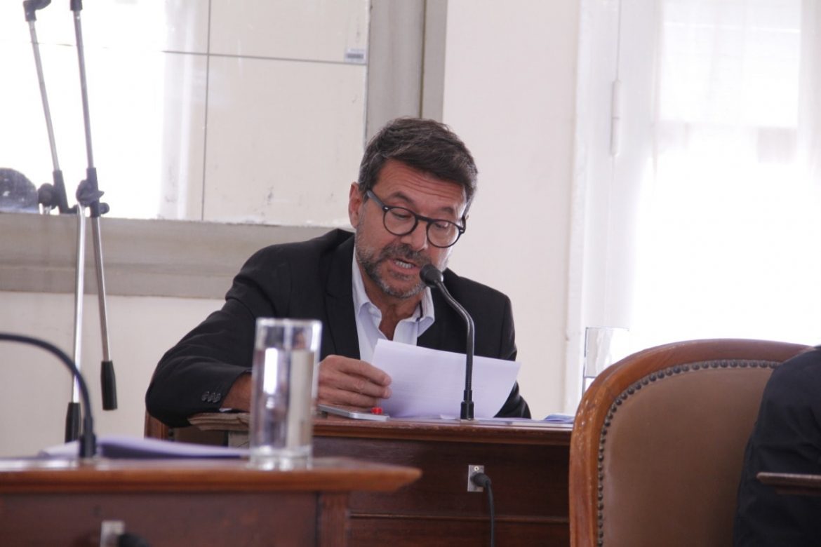 El PRO cruzó a Di Nápoli y lo acusó de “manejar fondos como patrón de estancia”