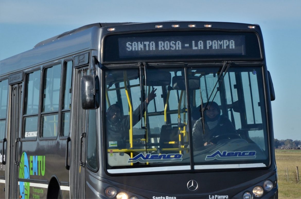 Ya circulan en Santa Rosa los nuevos micros del Emtu