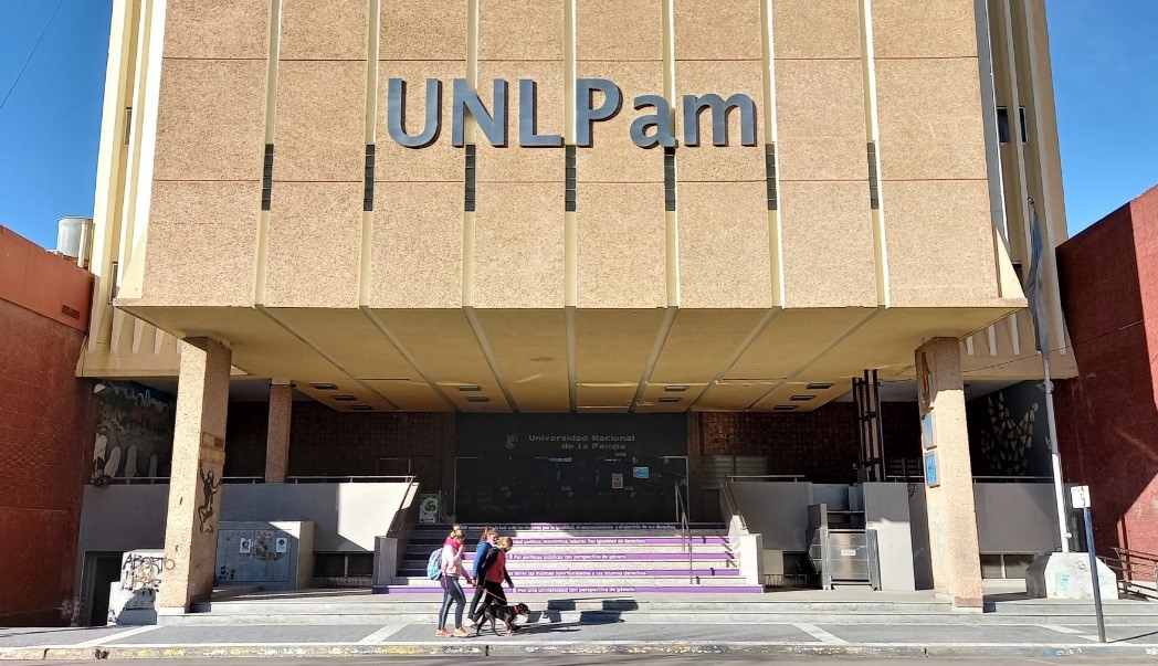 Docentes de la UNLPam acordaron 21% de aumento y conformarán gremio propio