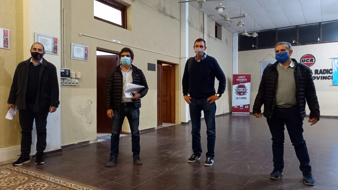 En un clima tenso y caras largas, conformaron JxC La Pampa