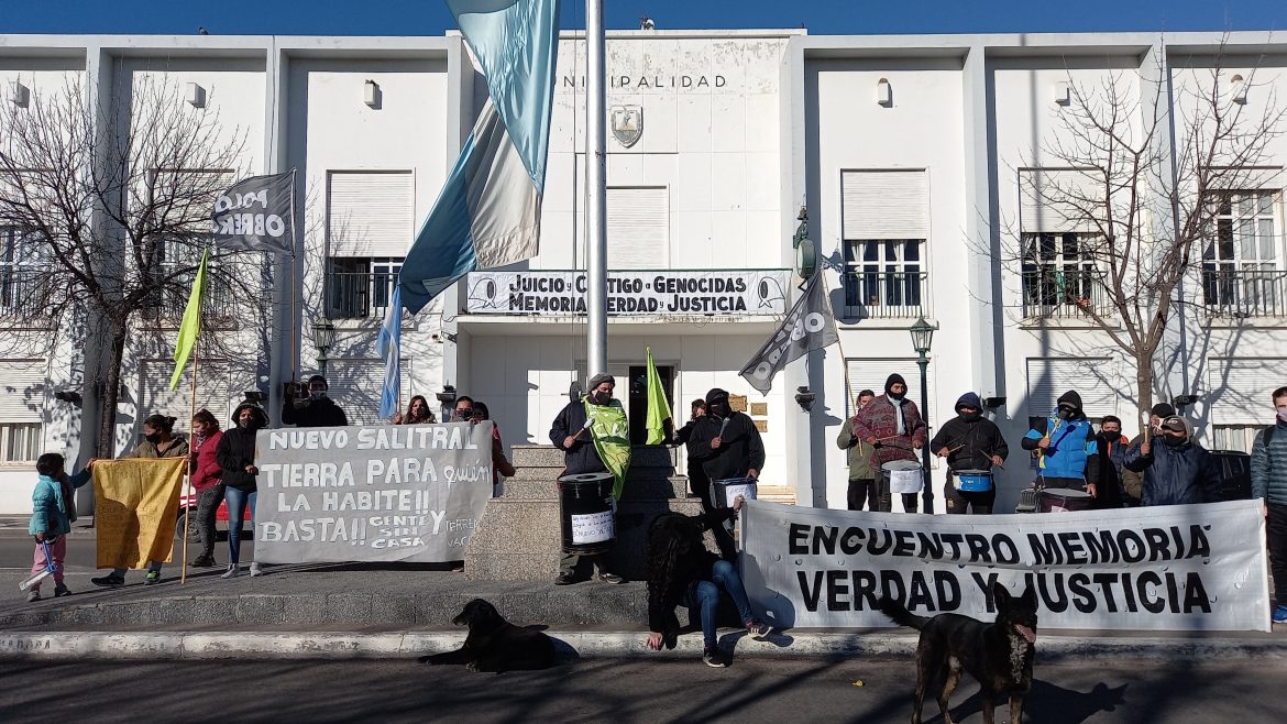 Desalojos: la intendencia recibió a familias de El Nuevo Salitral