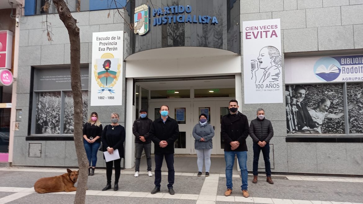 Sola quedó afuera de la interna: no presentó la certificación de avales