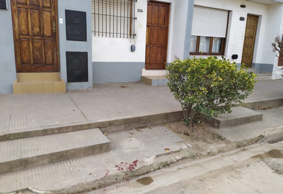 Dos hermanos apuñalados en una fiesta clandestina en Santa Rosa
