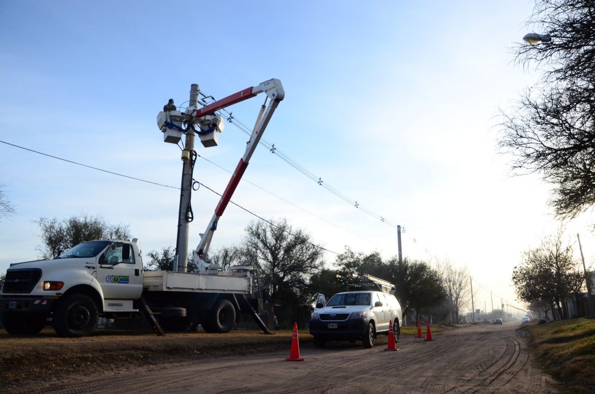 La CPE construye en Santa Rosa una línea nueva de media tensión