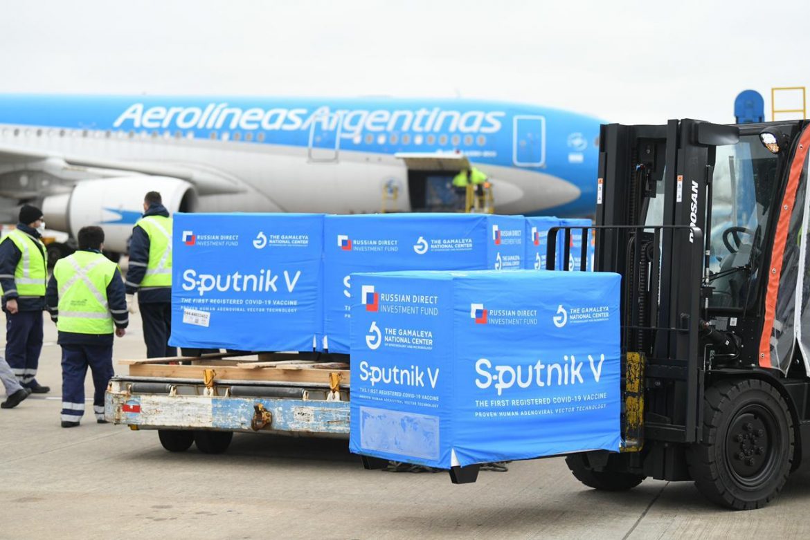 El Gobierno anunció que no le comprará más vacunas Sputnik V a Rusia porque las fabricará en Argentina