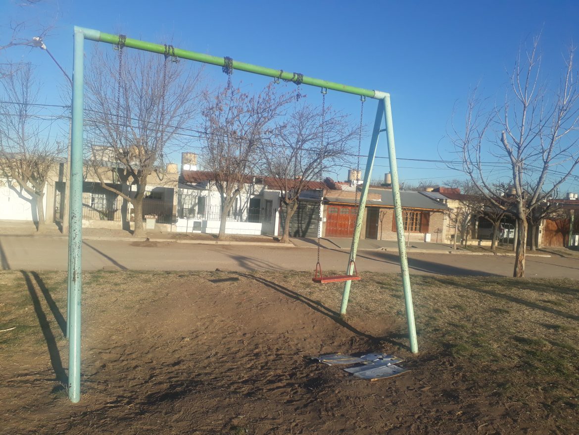 Vecinos del Fonavi 34 de Santa Rosa se quejan por el estado de un parque