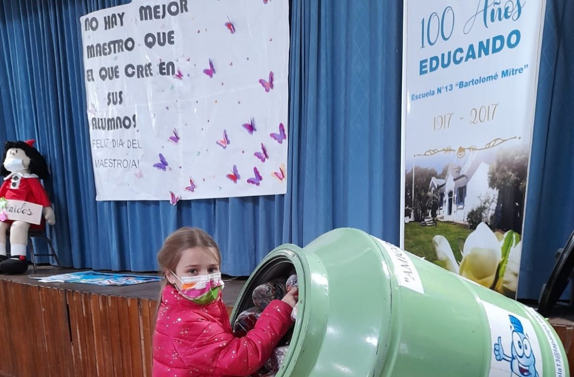 La Escuela 13 de Barón involucra a estudiantes y la comunidad en el reciclaje