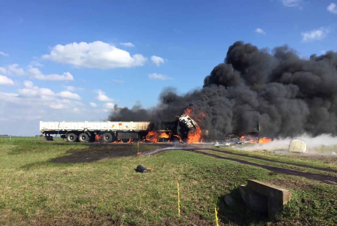Incendio de camiones: inician las tareas para rescatar los cuerpos de los dos pampeanos