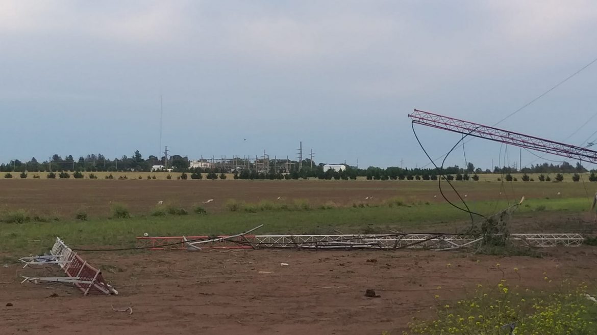 Los vientos huracanados derribaron una antena de las radios del grupo de Matzkin