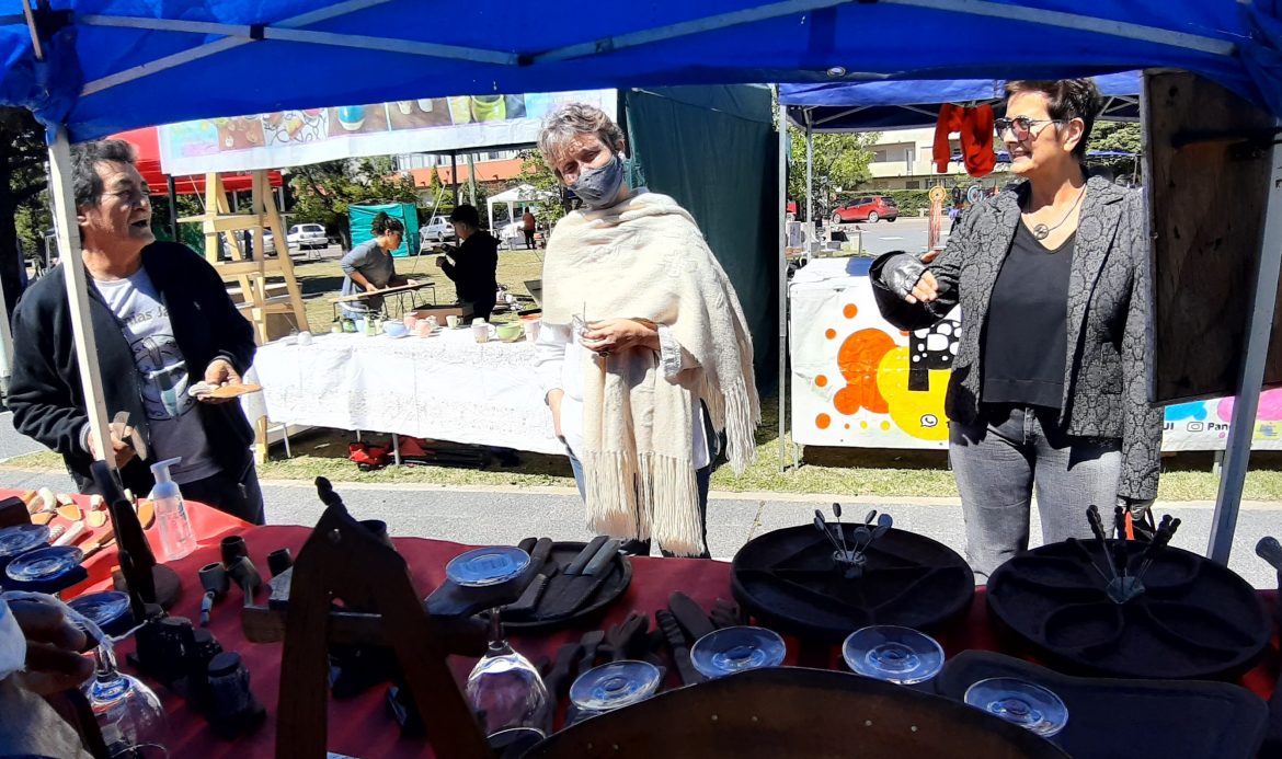 Encuentro de 120 artesanos en los jardines del Medasur