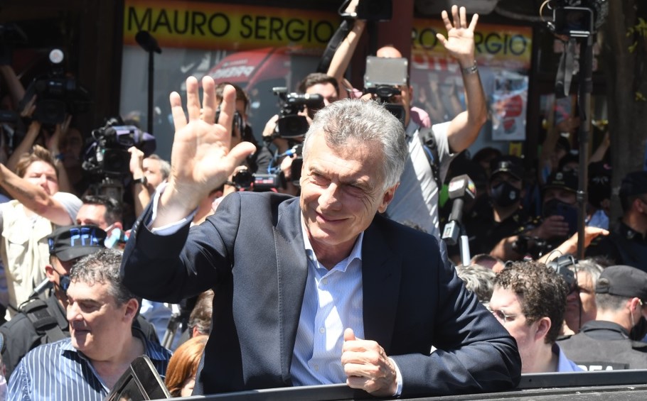 El presidente relevó a Macri del secreto de inteligencia para que declare en indagatoria