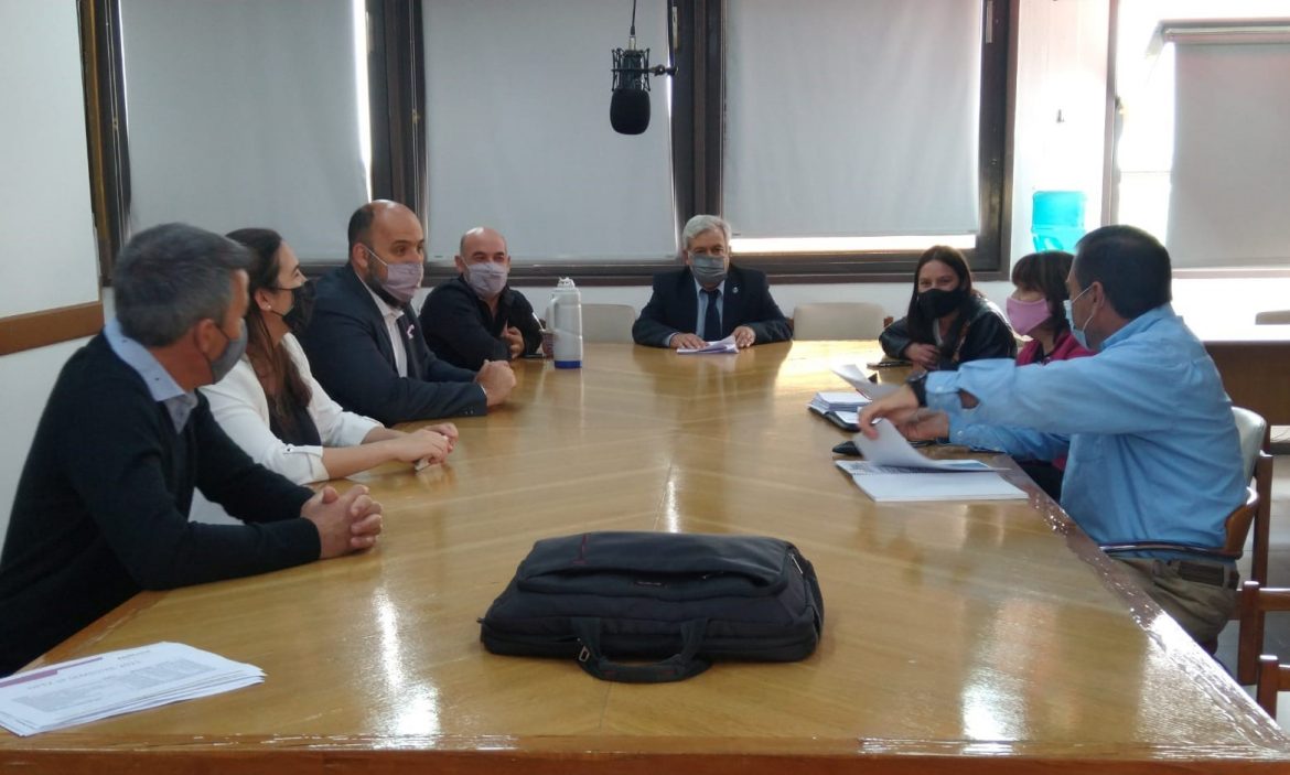 Un director y un síndico por la oposición denuncian «irregularidades» por una licitación de Pampetrol