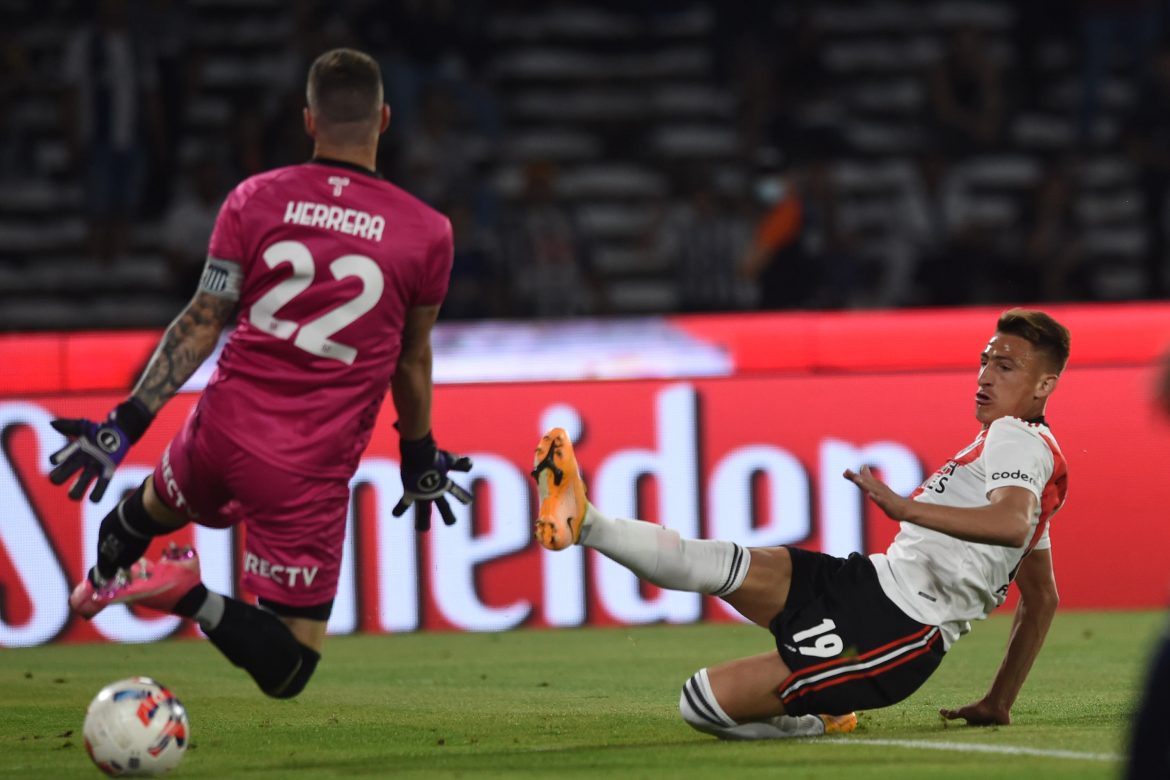 River venció a Talleres y estiró ventaja