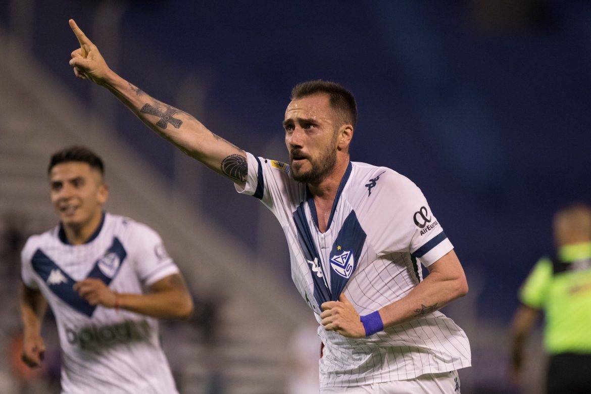 Vélez le ganó 2-0 a Boca Juniors y lo alejó de la pelea por el título en la Liga Profesional