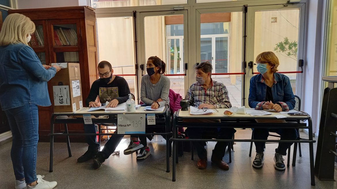 Hasta el mediodía votó el 35% del padrón de La Pampa