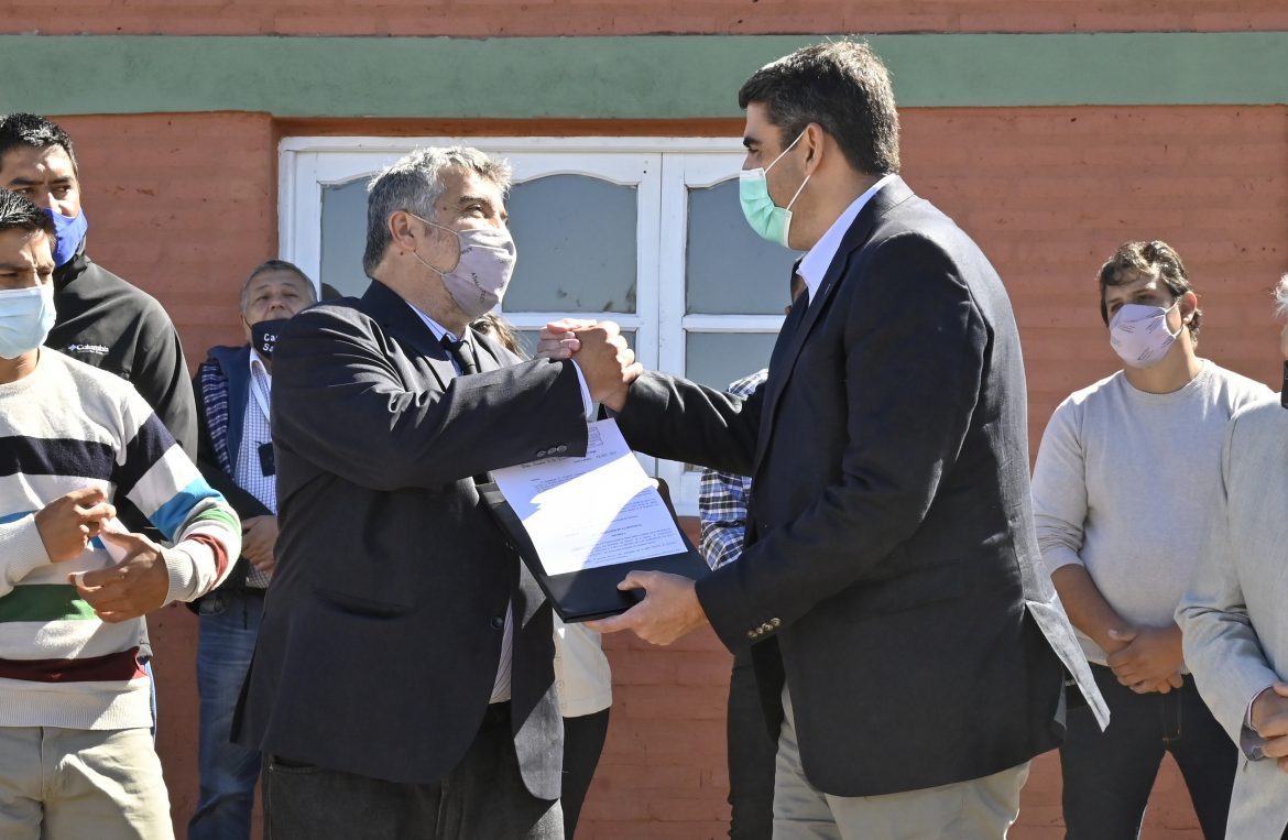 Santa Isabel festejó su 117 aniversario con la inauguración de casas y firmas de convenios